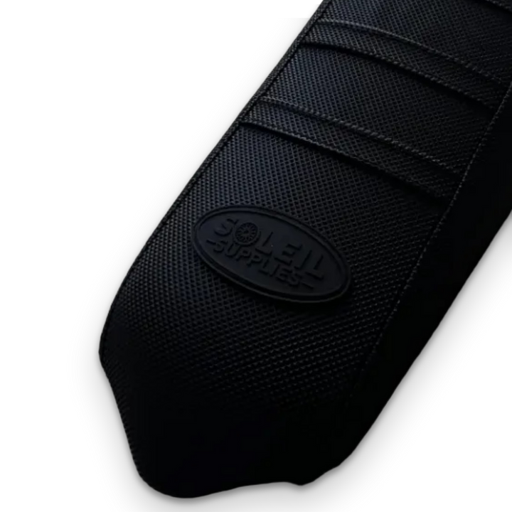 Tuttio Soleil 01 most-aggressive grip seat cover close-up